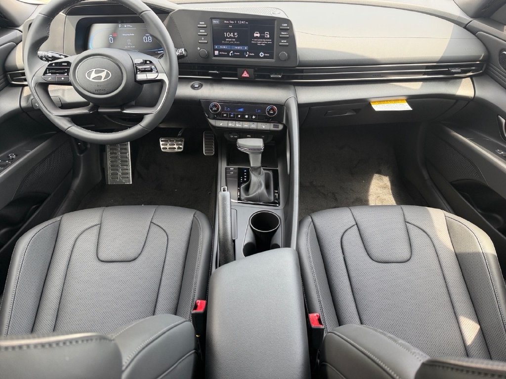New 2026 Hyundai Elantra SEL Sport FWD image 17