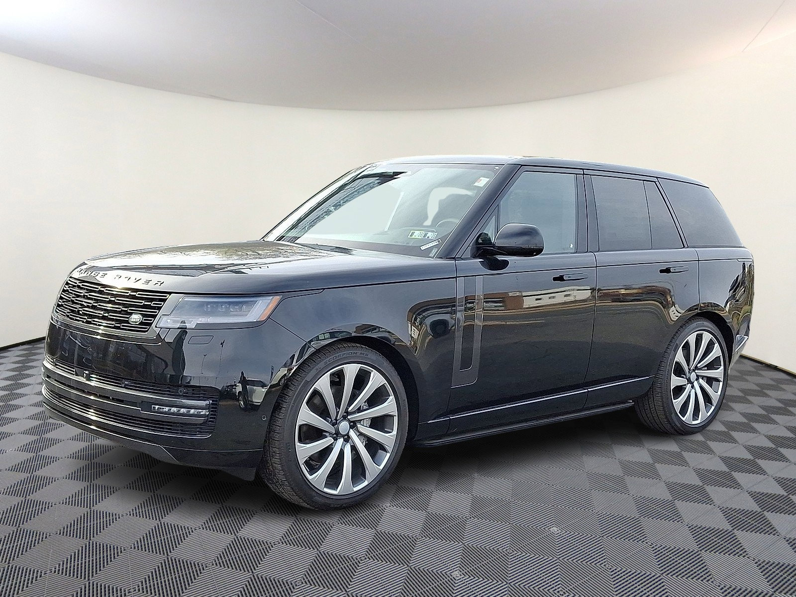 New 2025 Land Rover Range Rover SE