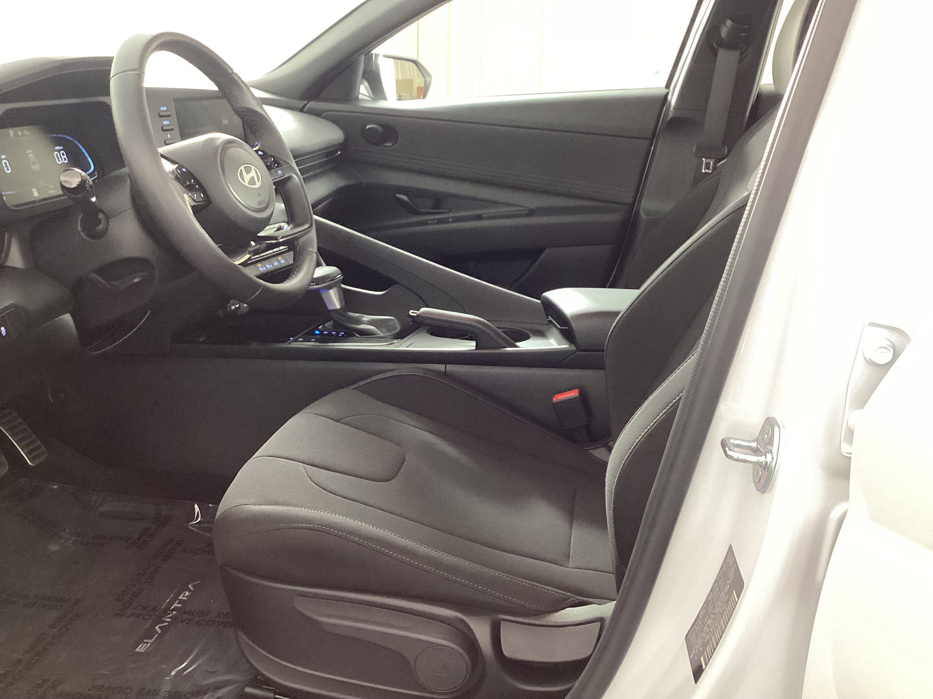 Certified 2025 Hyundai Elantra Sport image 31