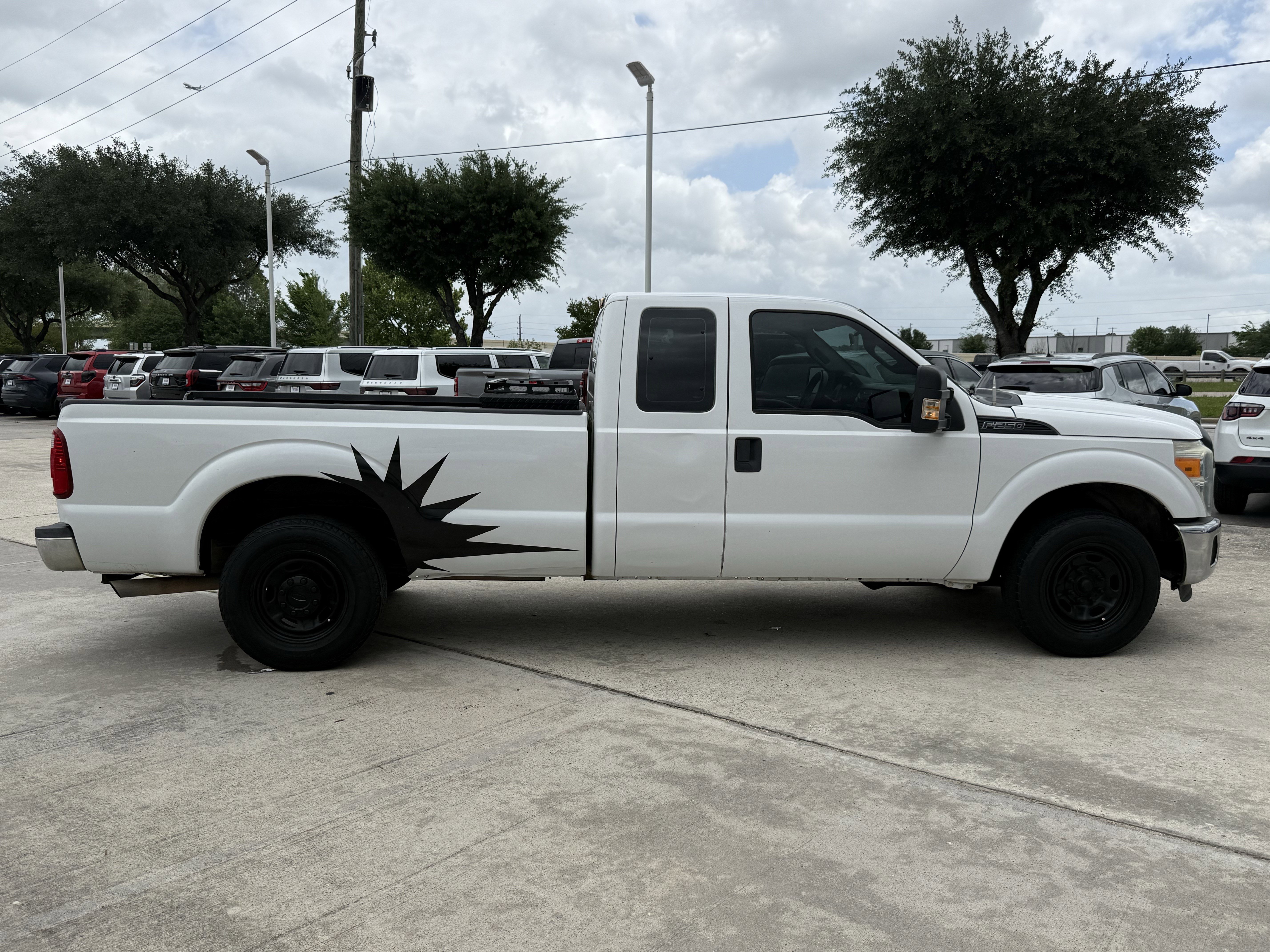 Used 2015 Ford F250 XL w/ Power Equipment Group RWD image 3