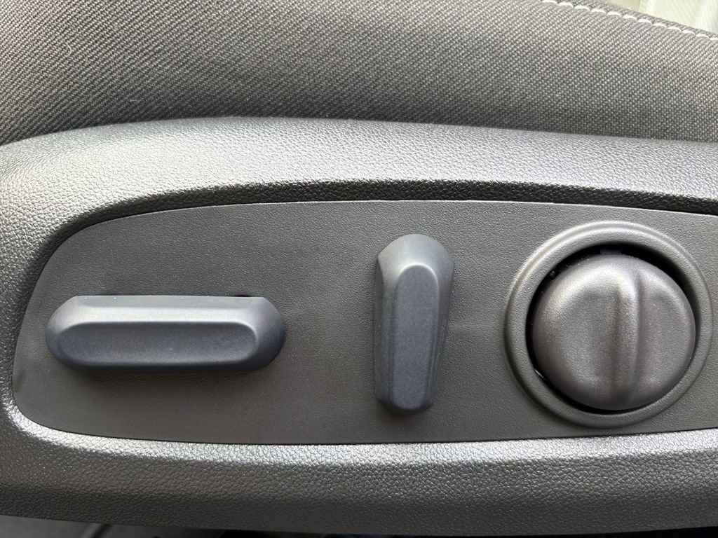 New 2025 Chevrolet Blazer LT w/ Convenience Package image 16