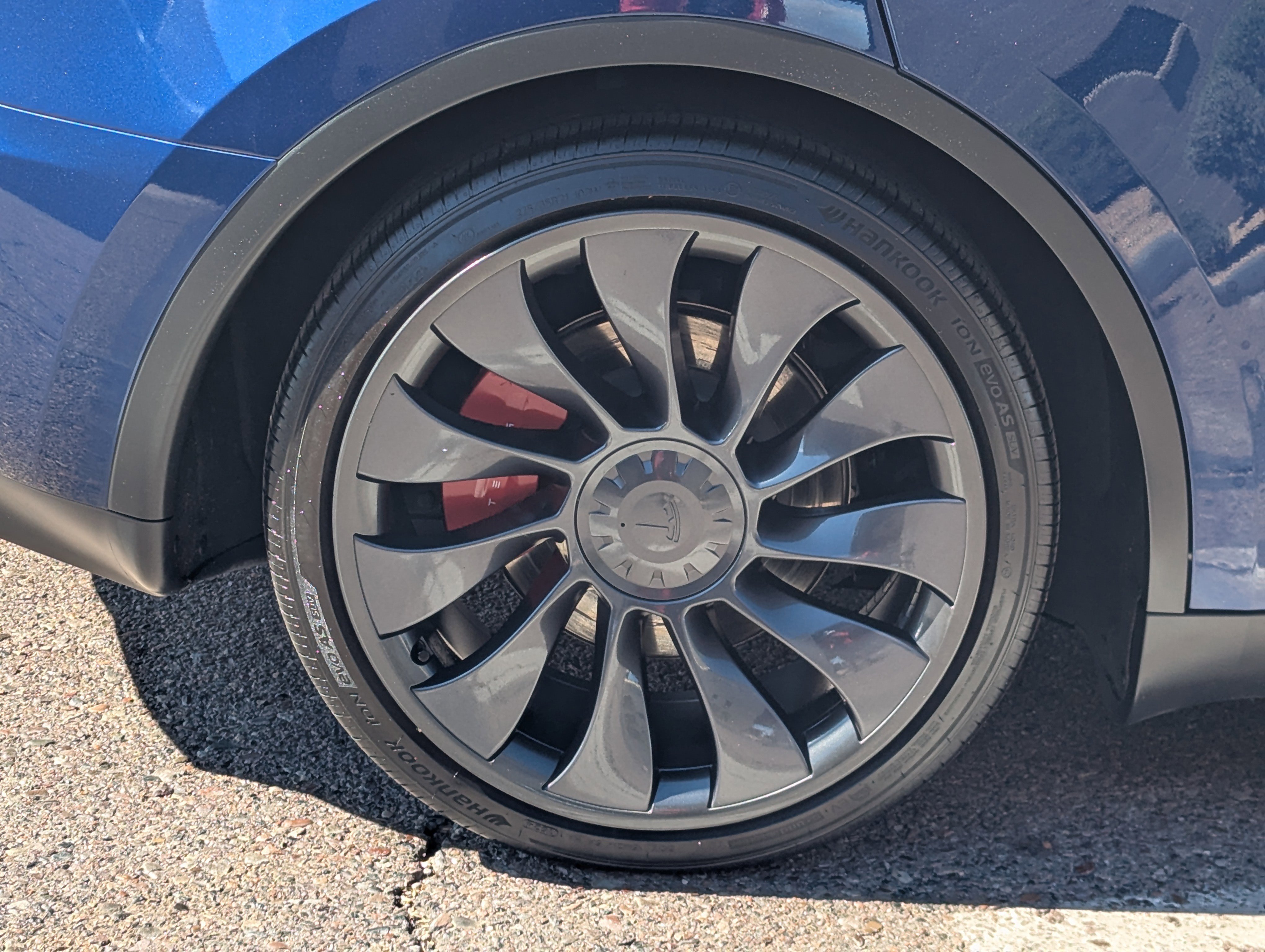Used 2025 Tesla Model Y Performance image 7
