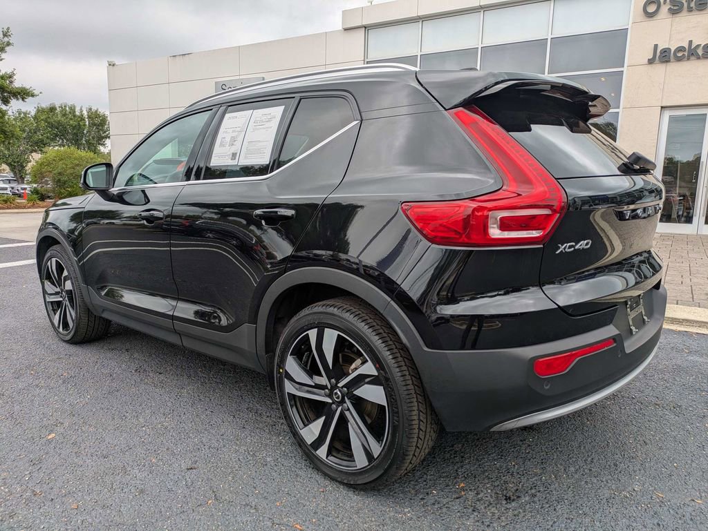 Certified 2023 Volvo XC40 B5 Plus w/ Protection Package Premier AWD/4WD image 4