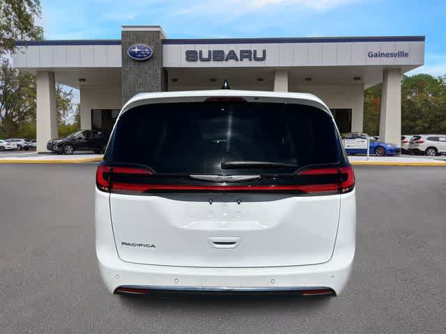 Used 2024 Chrysler Pacifica Touring-L FWD image 5