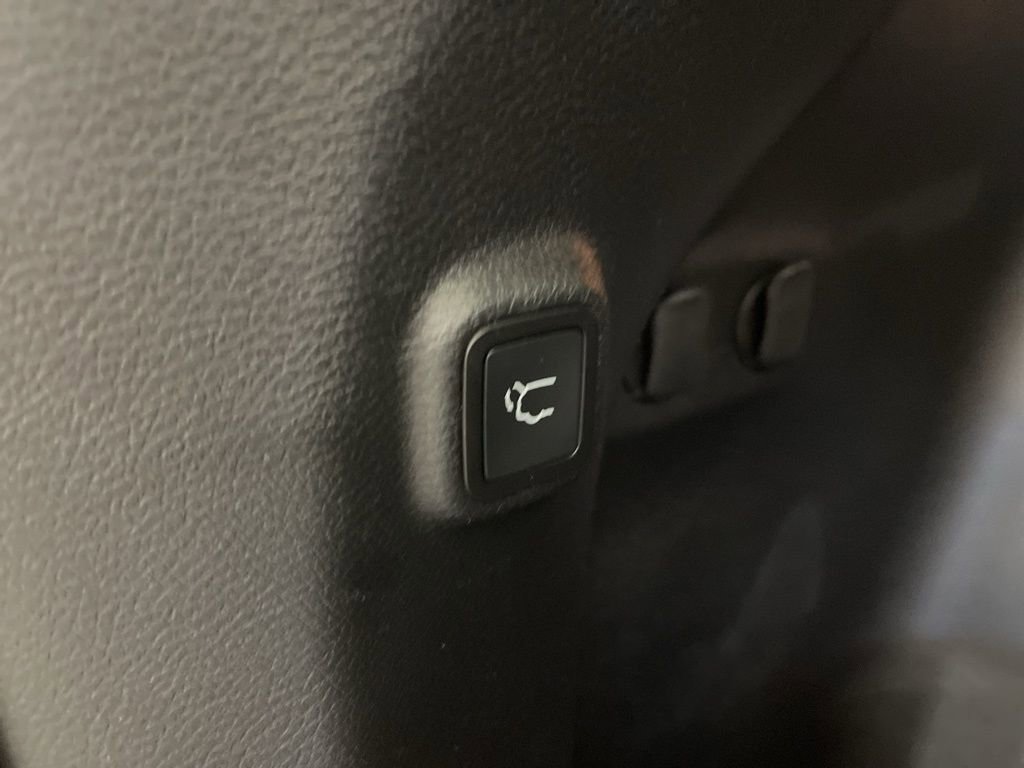 Used 2021 Jeep Cherokee Latitude Lux w/ Comfort/Convenience Group image 40