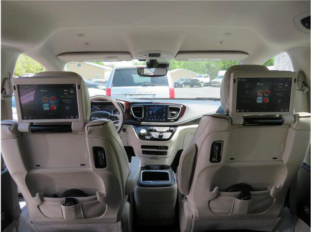 Used 2019 Chrysler Pacifica Limited FWD image 24
