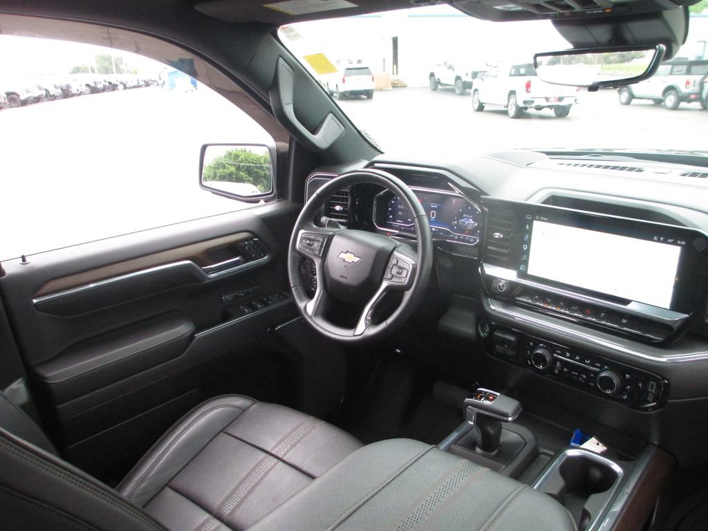 Used 2024 Chevrolet Silverado 1500 High Country w/ High Country Premium Package AWD/4WD image 29