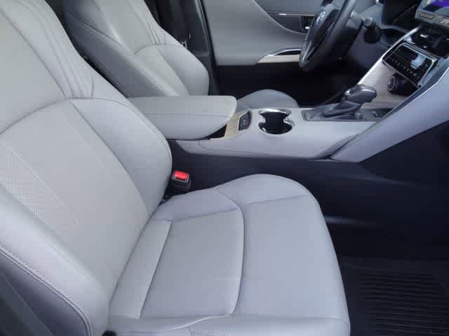 Used 2023 Toyota Venza Limited image 15