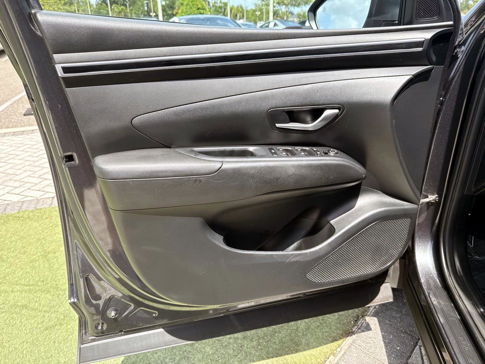 Used 2022 Hyundai Tucson SEL w/ Cargo Package AWD/4WD image 17