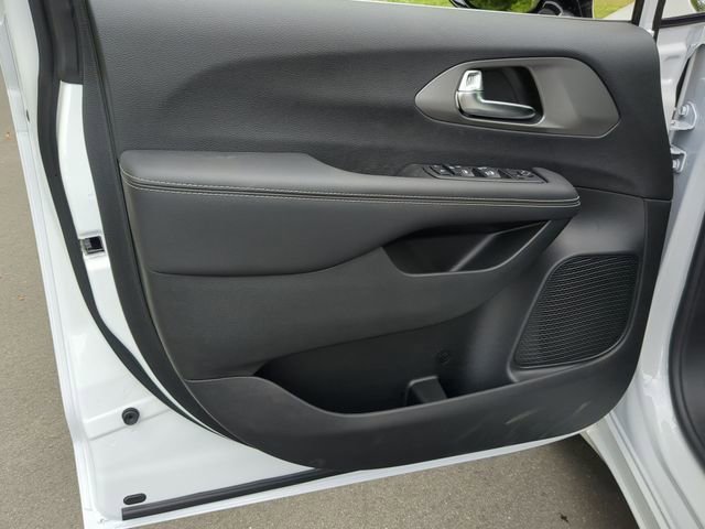 New 2025 Chrysler Voyager LX image 30