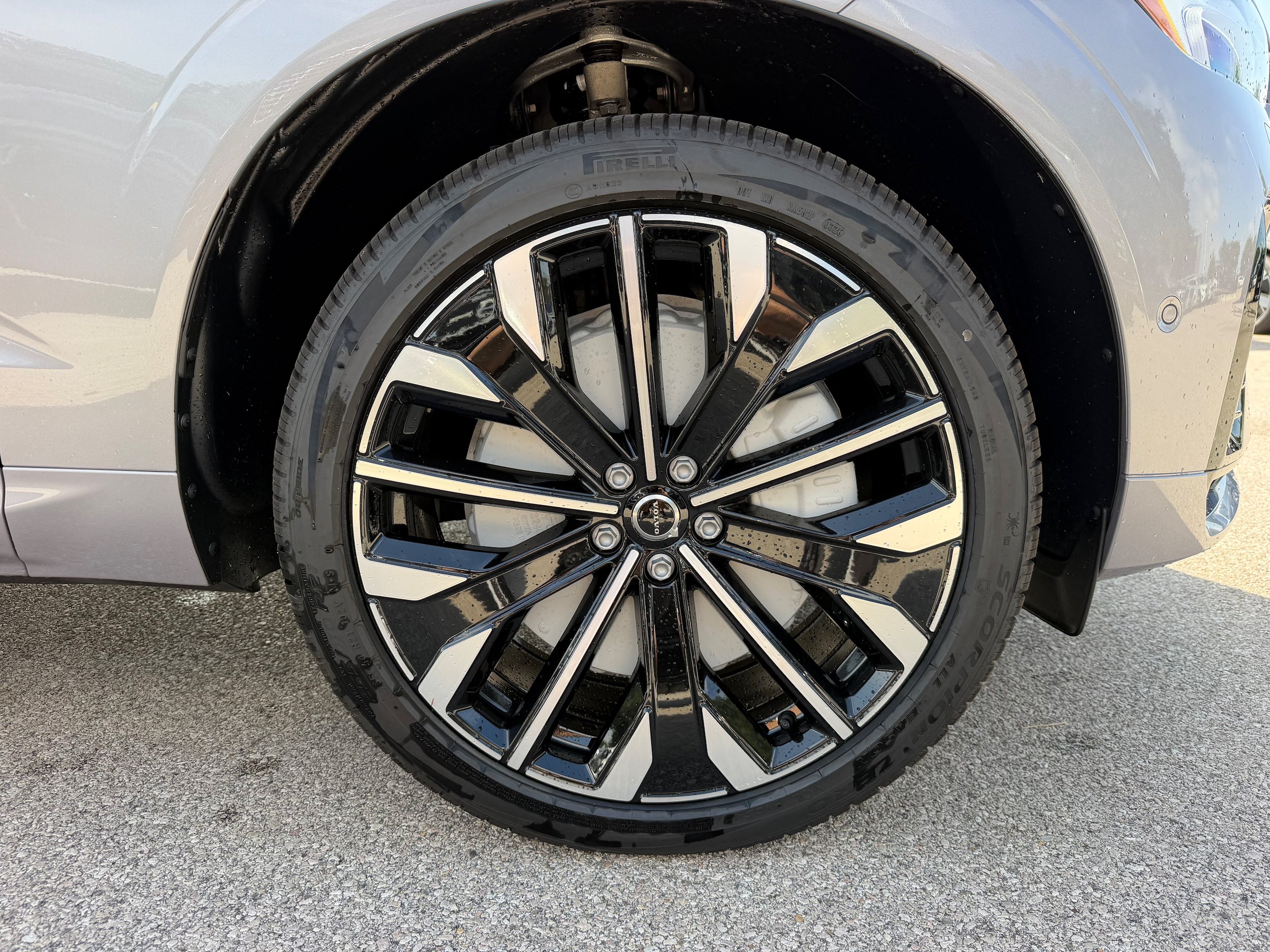 New 2026 Volvo XC60 T8 Ultra w/ Climate Package AWD/4WD image 7