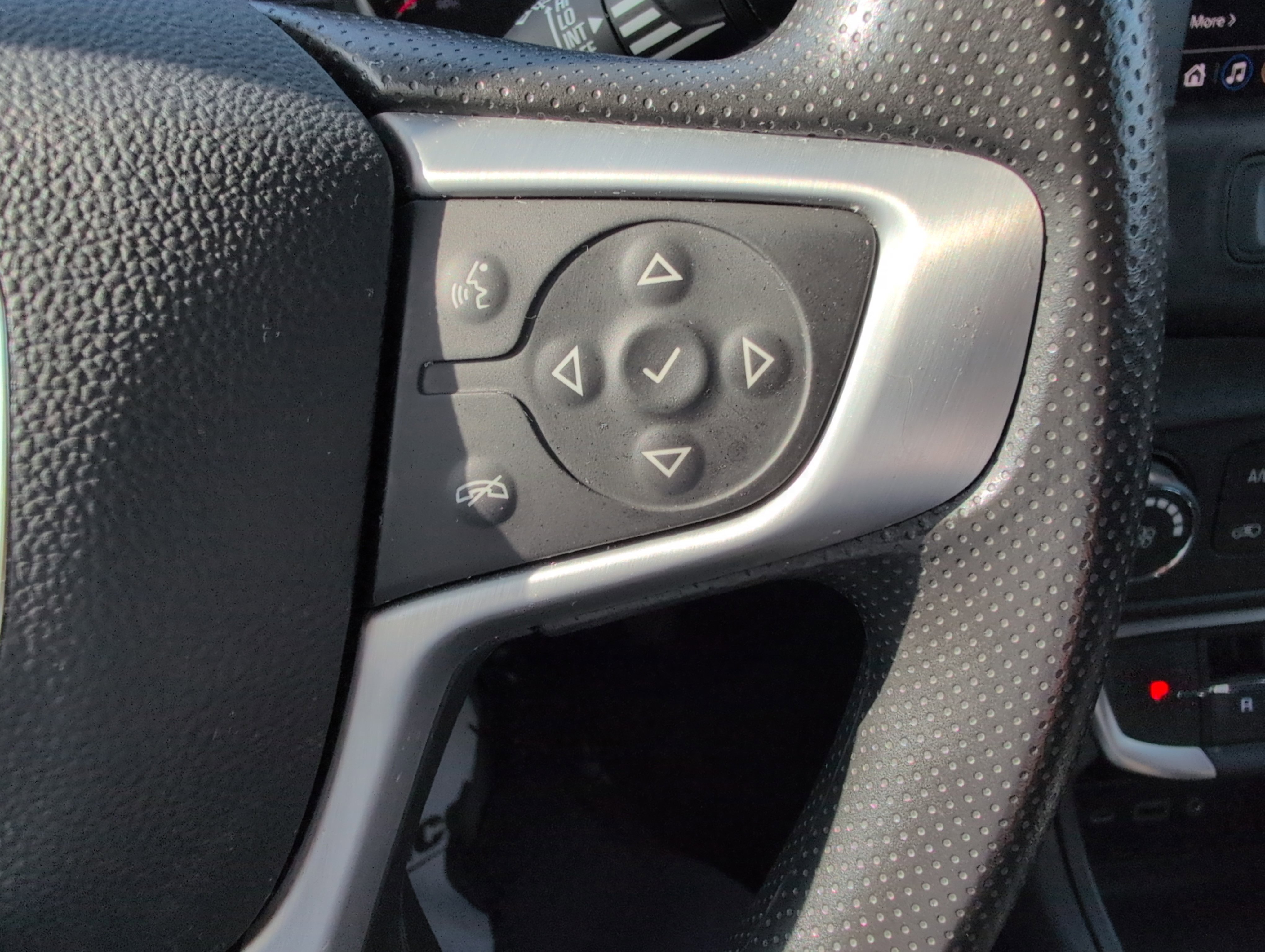 Used 2024 GMC Terrain SLE image 18