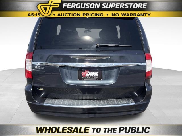 Used 2014 Chrysler Town & Country Touring image 4