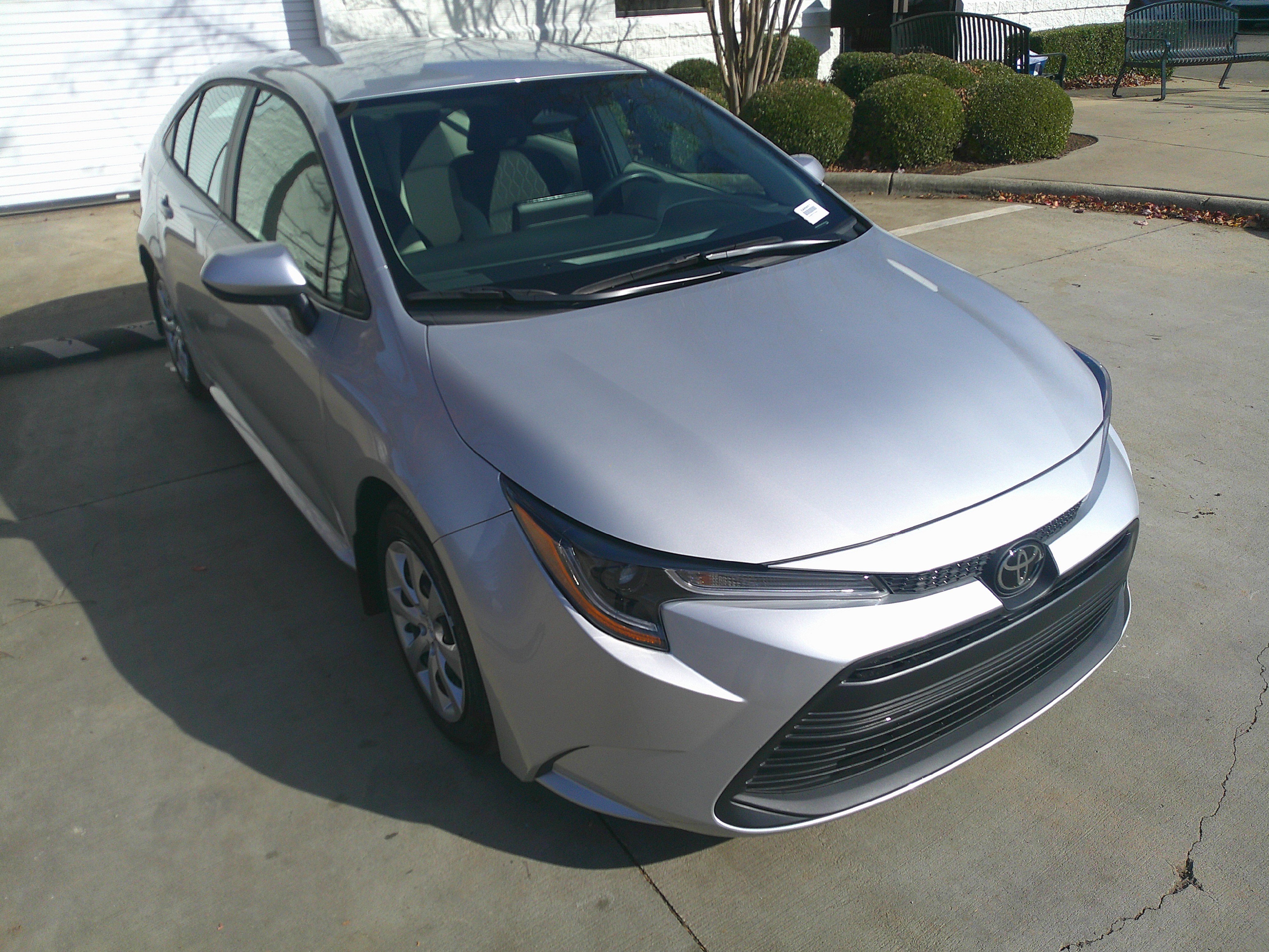 Used 2025 Toyota Corolla LE image 2