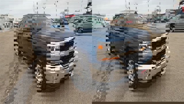 Used 2017 Chevrolet Silverado 1500 LT w/ All Star Edition image 32