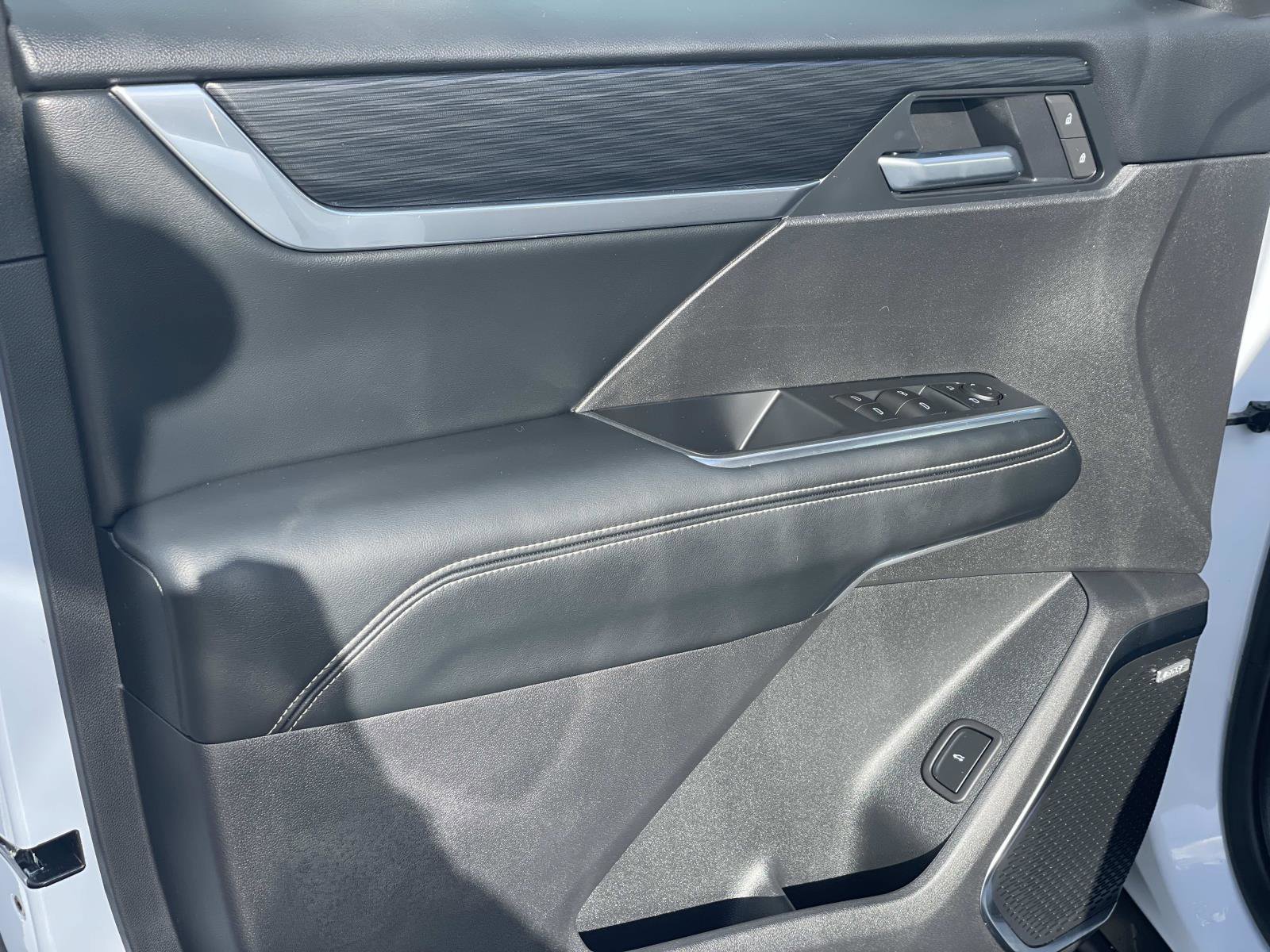 Used 2026 GMC Acadia Elevation image 18