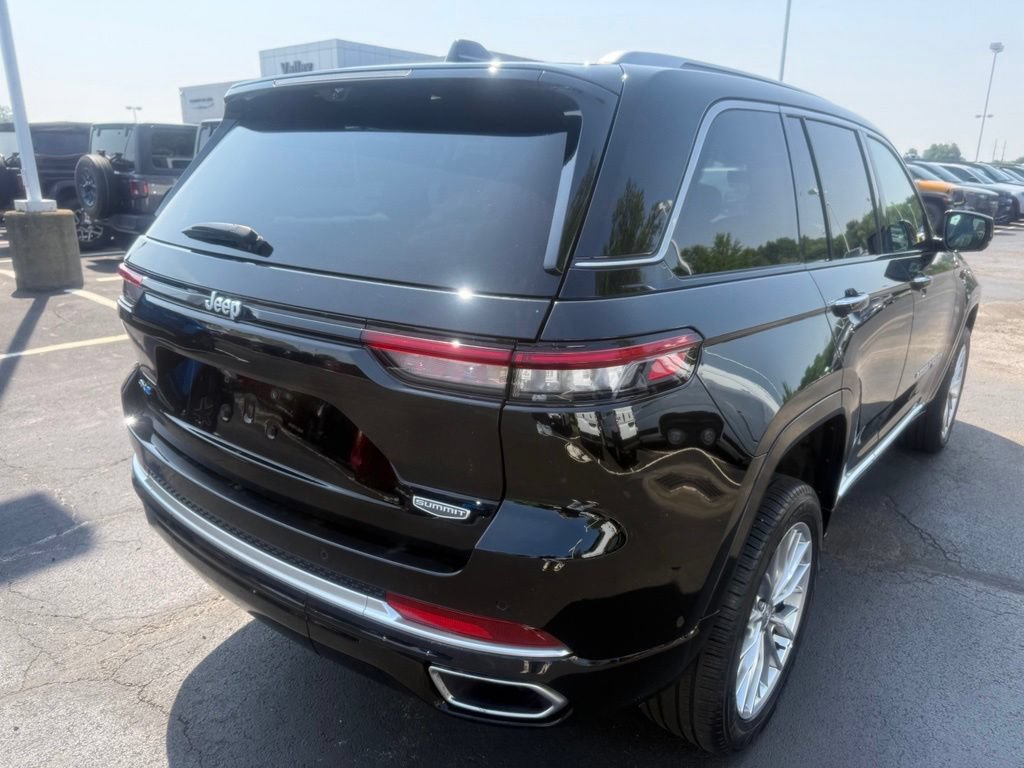 Used 2023 Jeep Grand Cherokee Summit w/ Advanced Protech Group IV AWD/4WD image 3