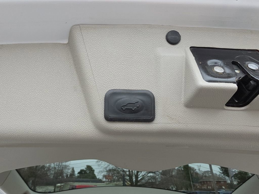 Certified 2016 Buick Enclave Convenience FWD image 30