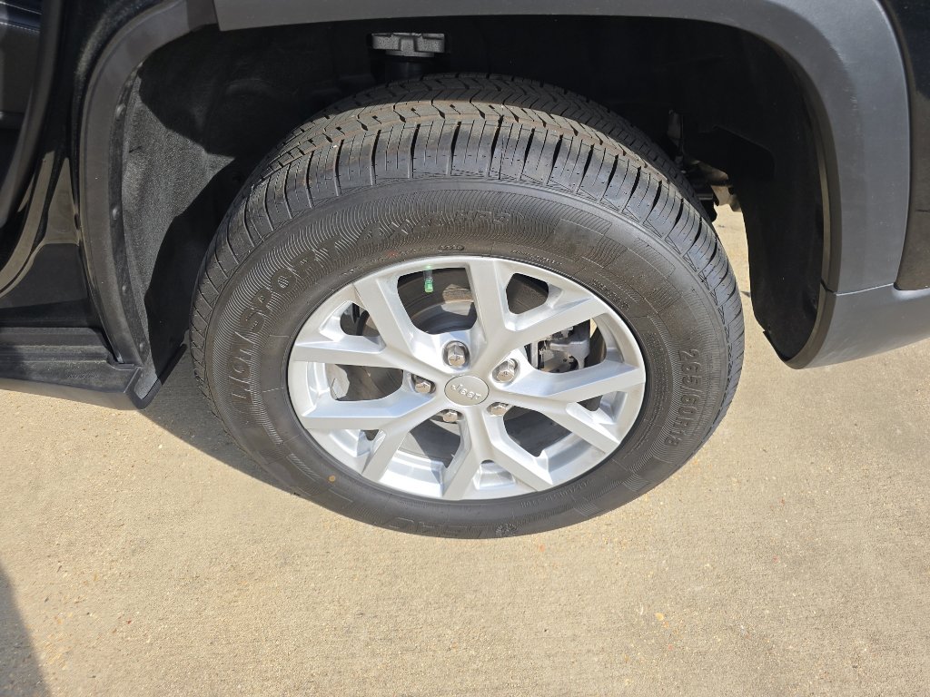 Used 2023 Jeep Grand Cherokee Limited image 12