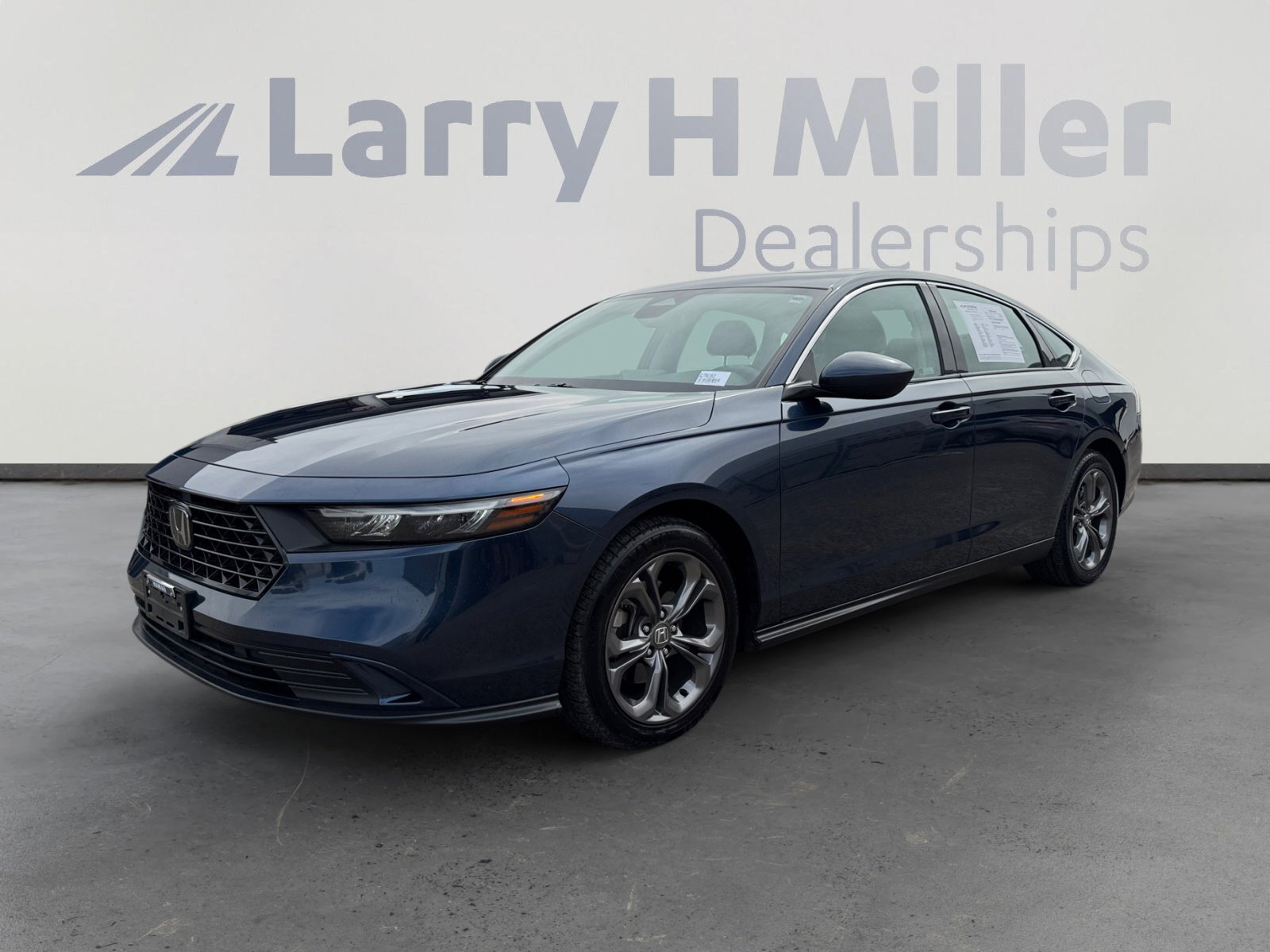 Used 2023 Honda Accord EX image 1