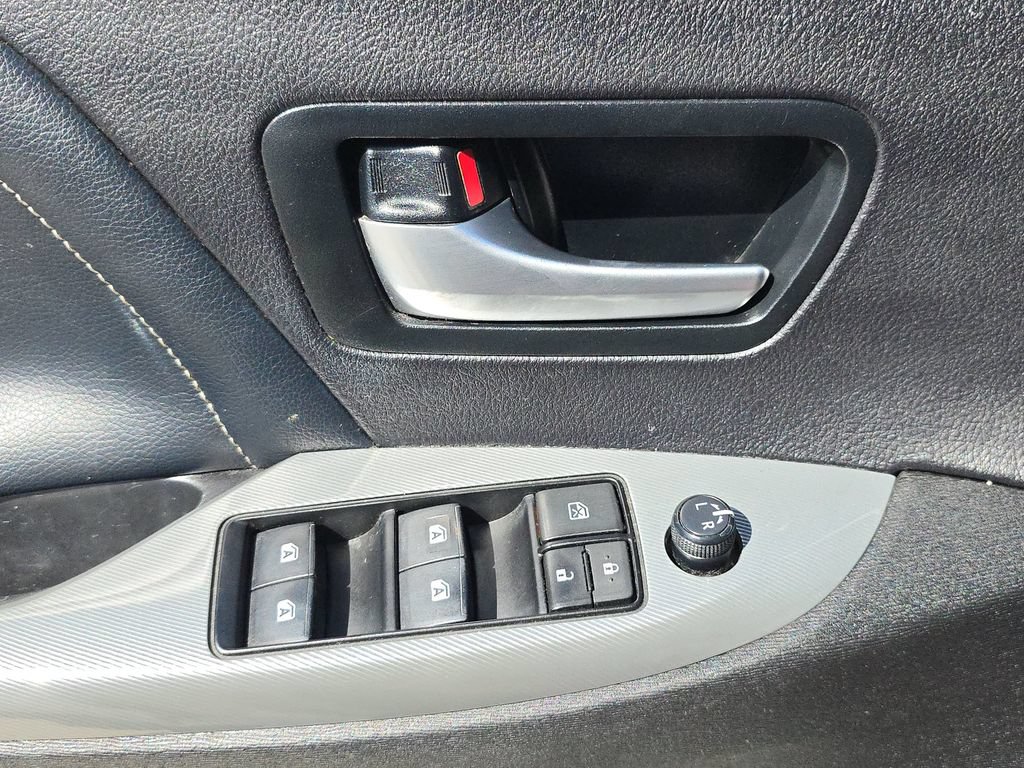 Used 2017 Toyota Sienna SE Premium FWD image 23