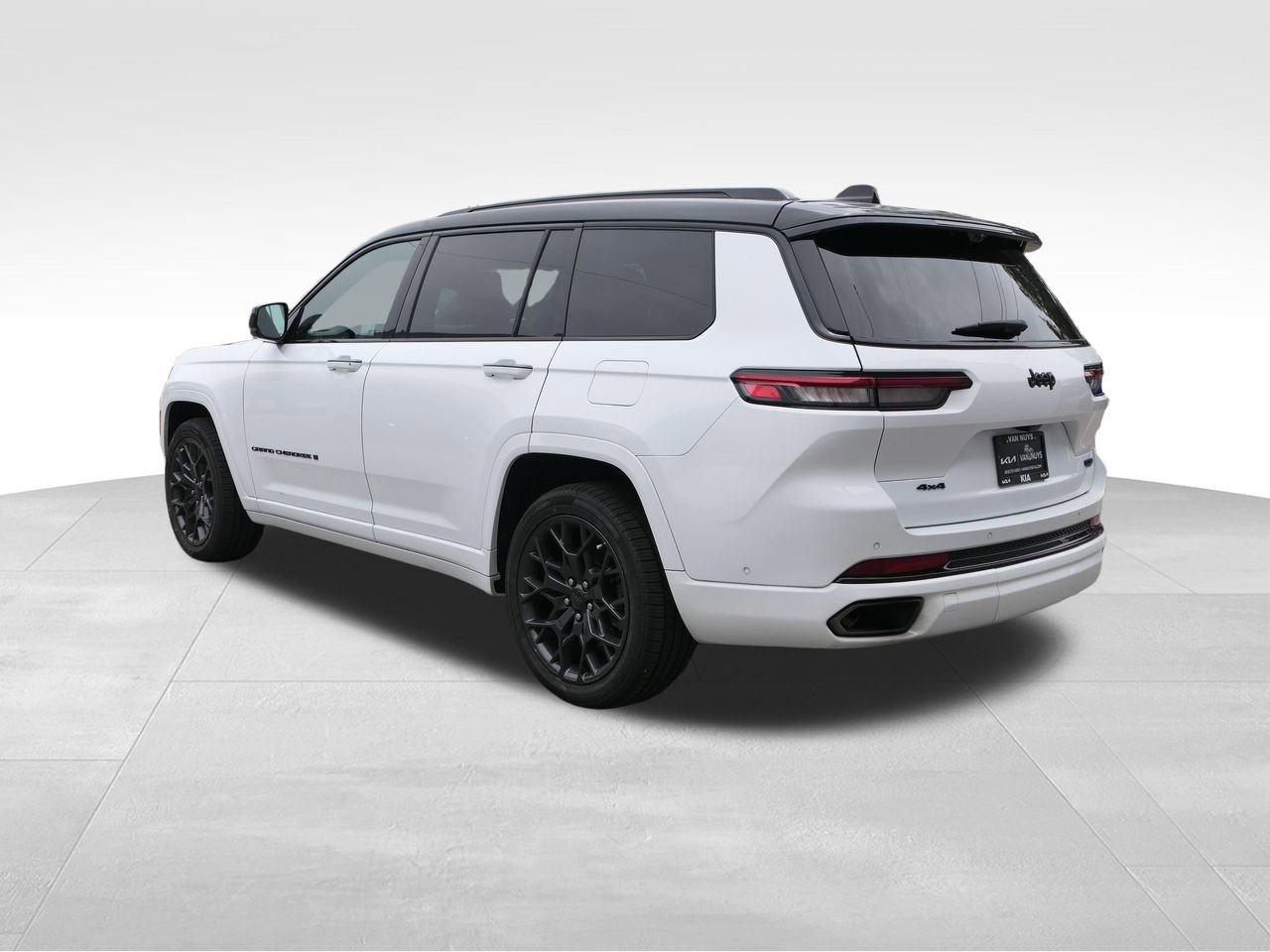 Used 2023 Jeep Grand Cherokee L Summit AWD/4WD image 6