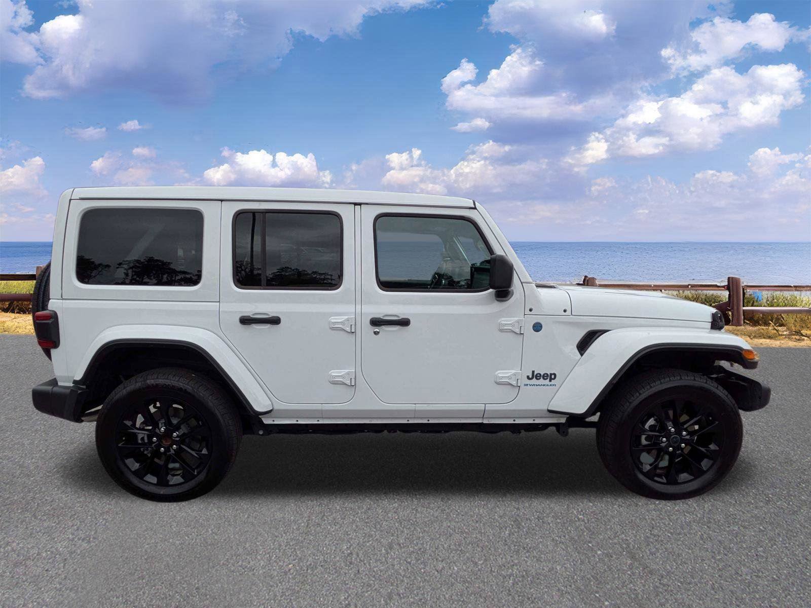 Used 2025 Jeep Wrangler Sahara w/ Safety Group AWD/4WD image 9