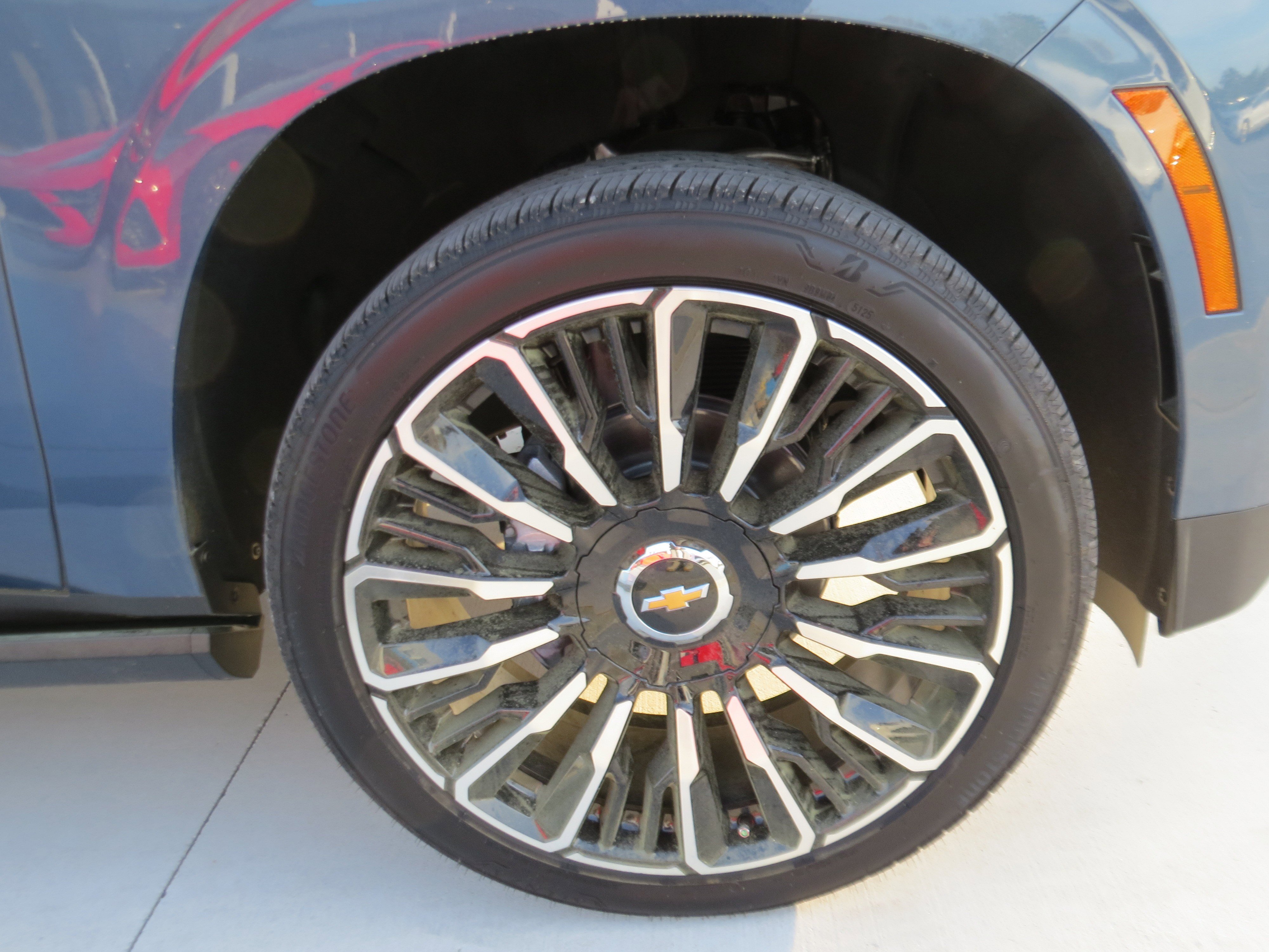 New 2026 Chevrolet Suburban High Country AWD/4WD image 9