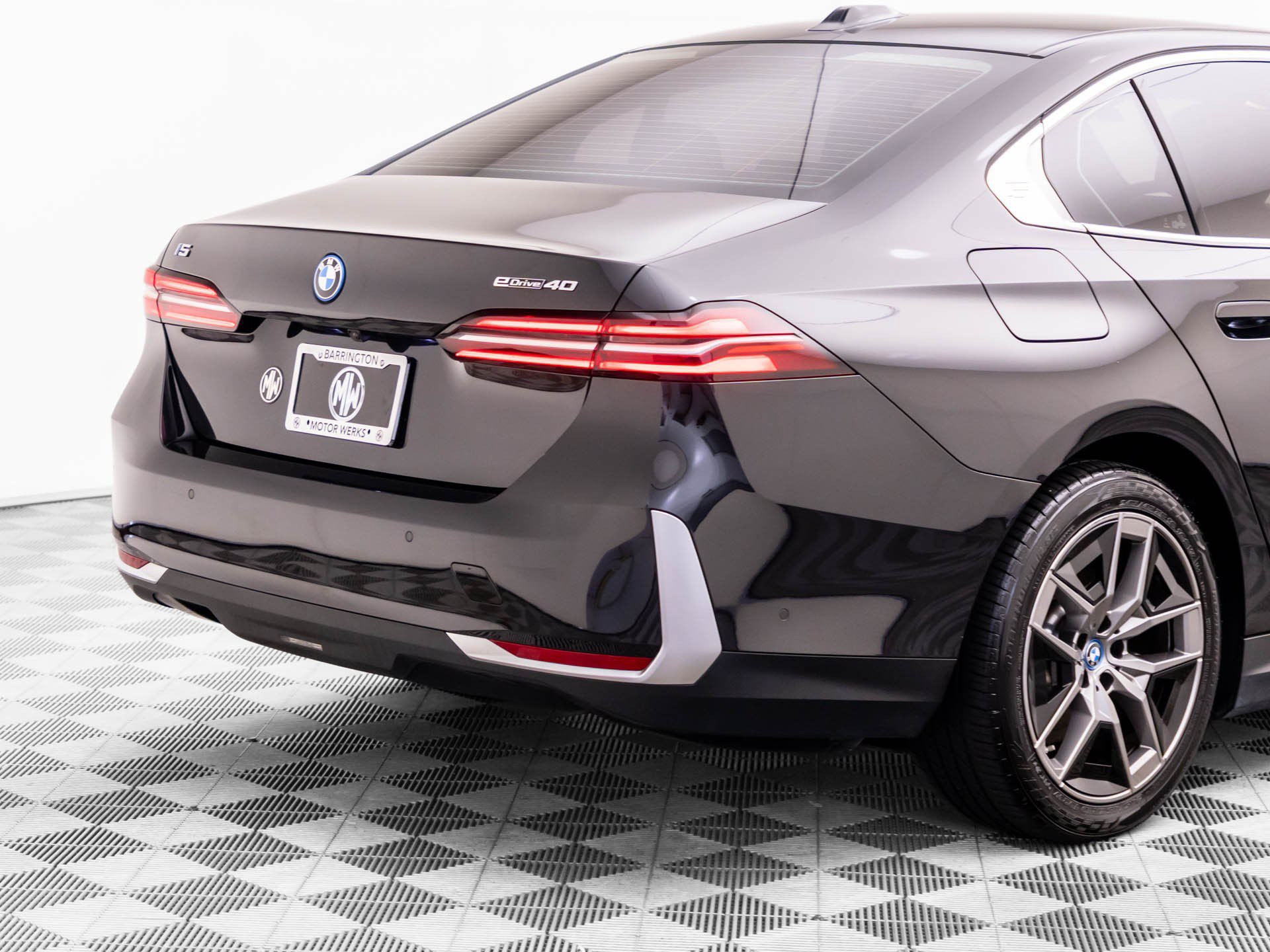 Certified 2024 BMW i5 eDrive40i w/ Premium Package RWD image 37