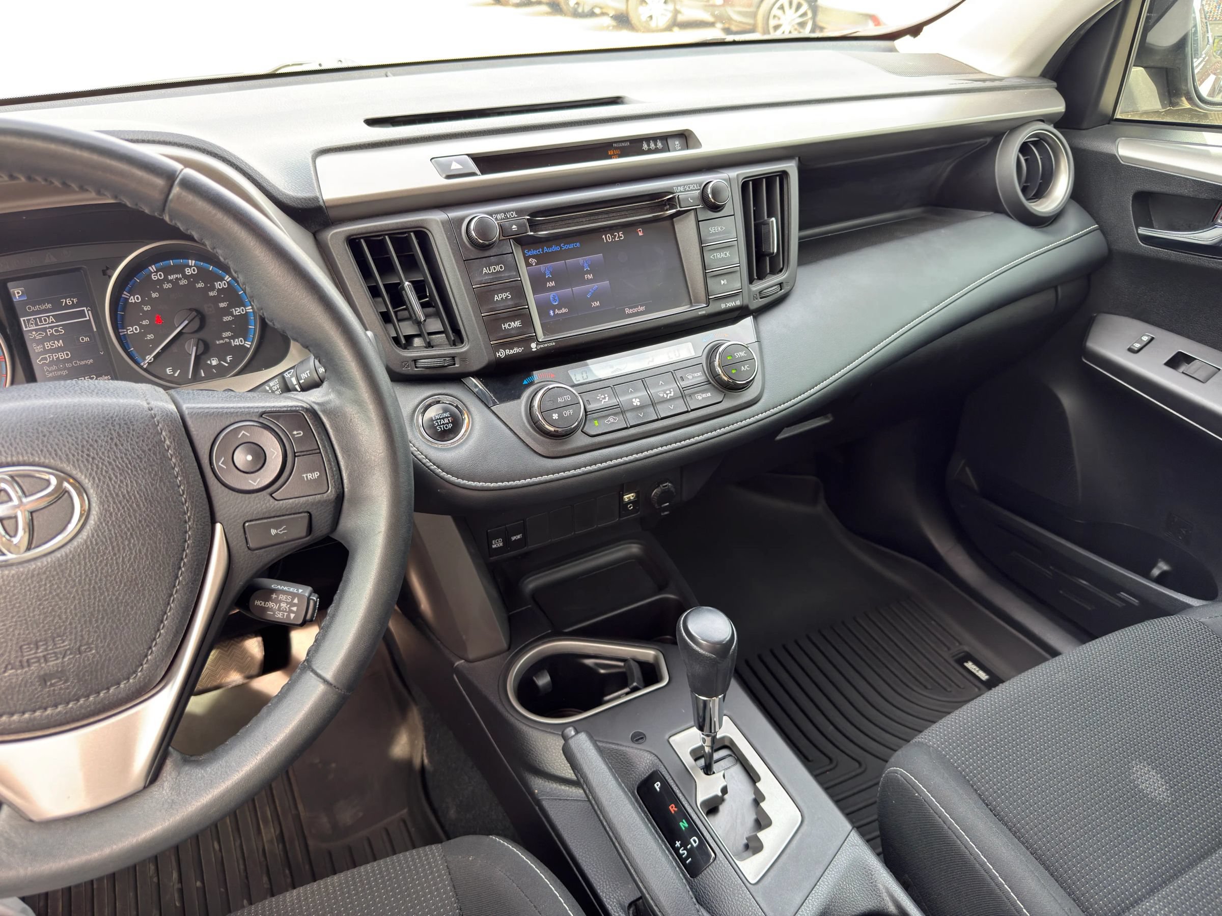 Used 2018 Toyota RAV4 XLE FWD image 18