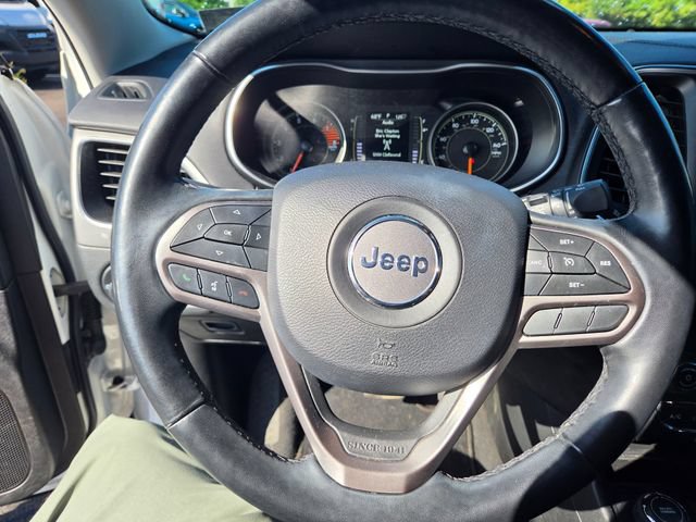Used 2021 Jeep Cherokee Latitude Lux w/ Sun & Sound Group AWD/4WD image 3