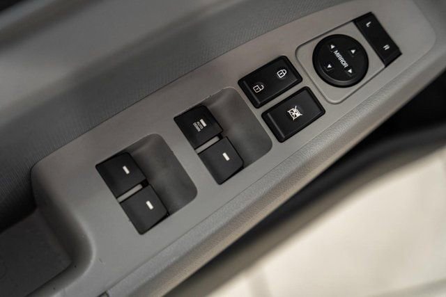 Used 2017 Hyundai Elantra SE image 24