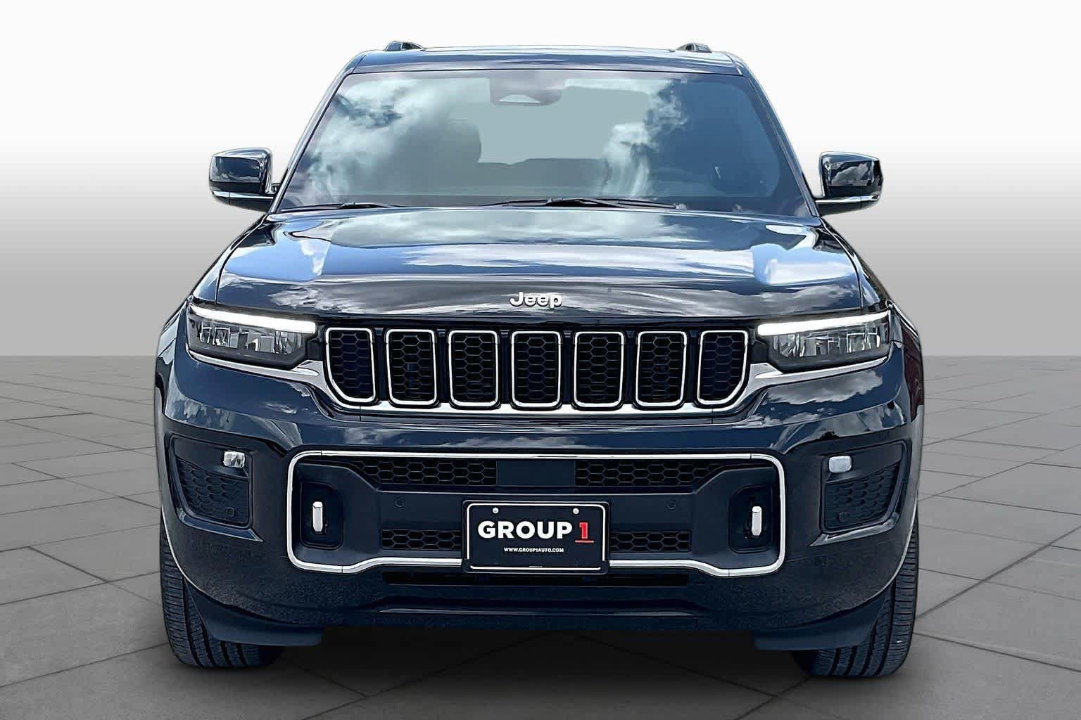 Used 2024 Jeep Grand Cherokee Overland w/ Luxury Tech Group IV AWD/4WD image 4