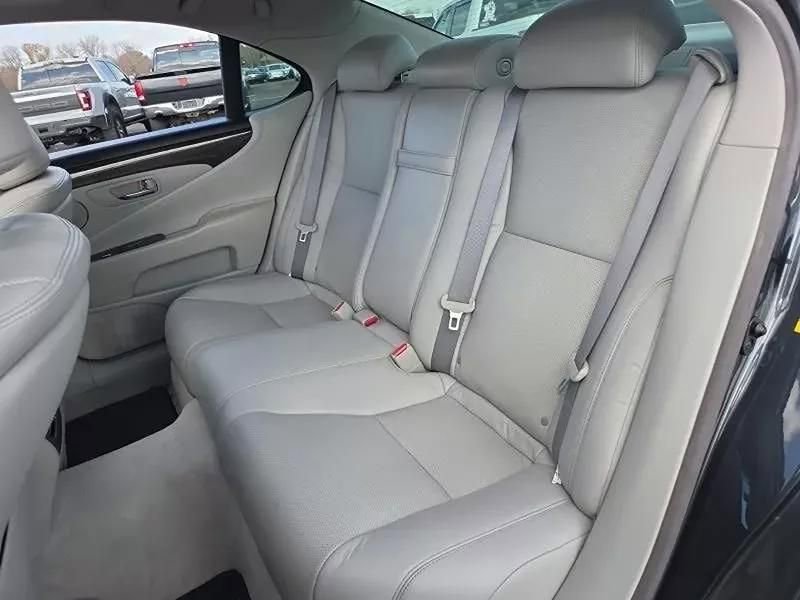 Used 2011 Lexus LS 460 w/ Comfort Pkg image 12