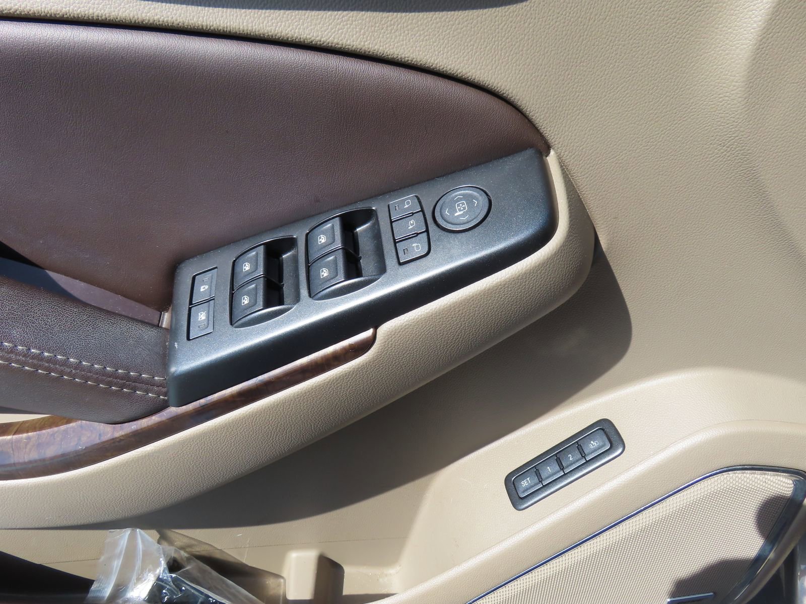 Used 2017 Chevrolet Suburban LT w/ Luxury Package image 13