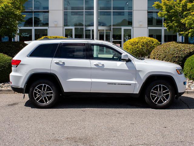 Used 2019 Jeep Grand Cherokee Laredo AWD/4WD image 1