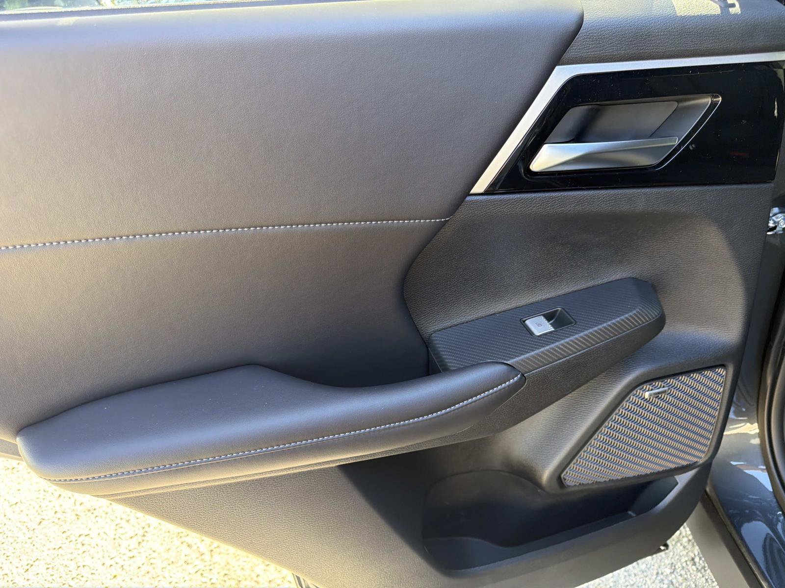 New 2026 Mitsubishi Outlander LE FWD image 9
