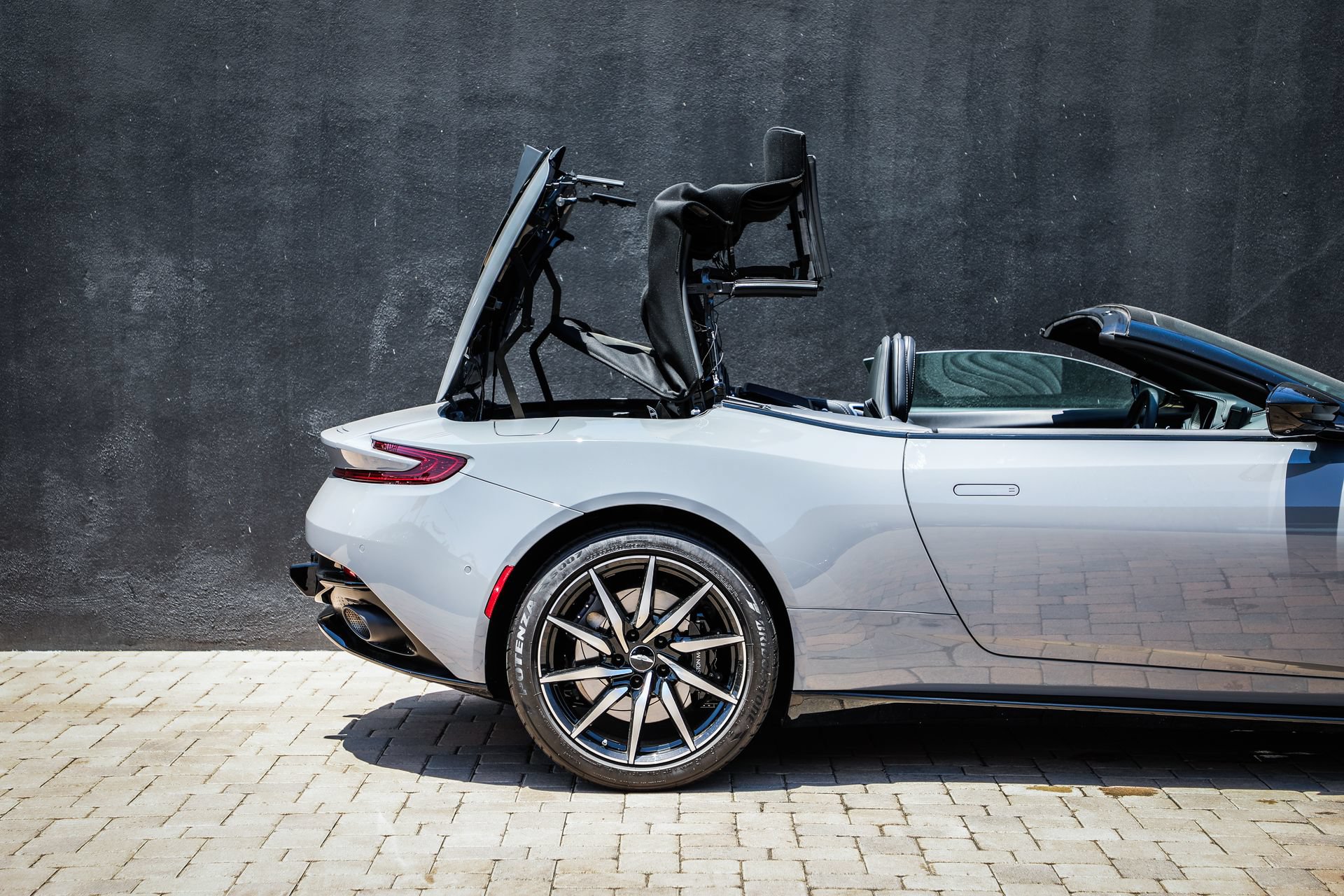 Used 2022 Aston Martin DB11 Volante RWD image 33