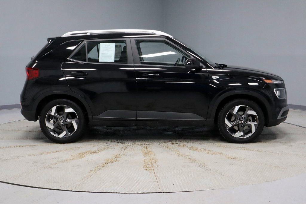 Certified 2025 Hyundai Venue SEL image 11