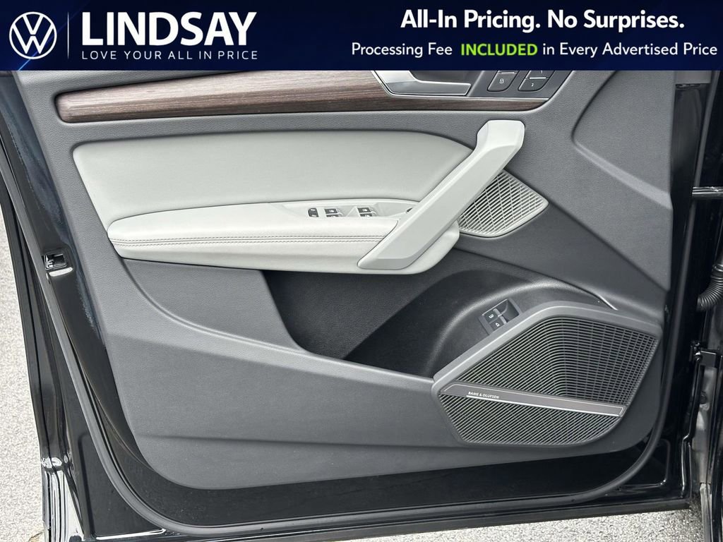 Used 2024 Audi Q5 e Premium Plus w/ Premium Plus Package image 9