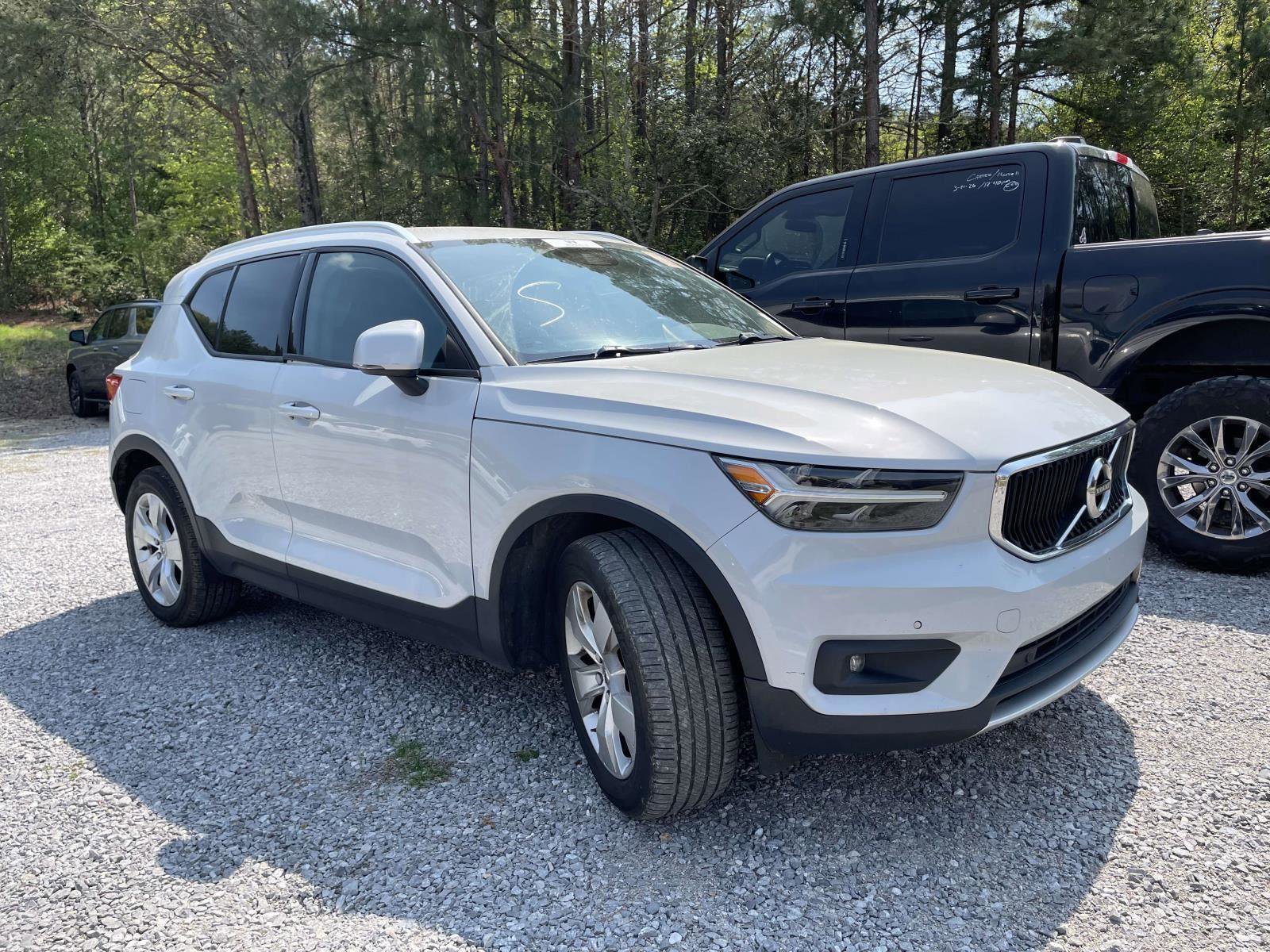 Used 2022 Volvo XC40 T5 Momentum