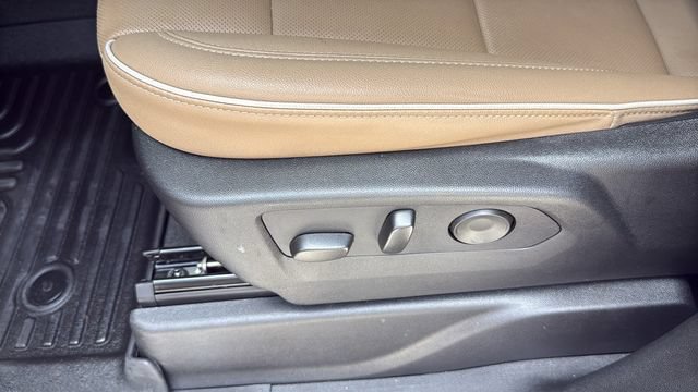 Used 2024 Chevrolet Suburban Premier RWD image 19