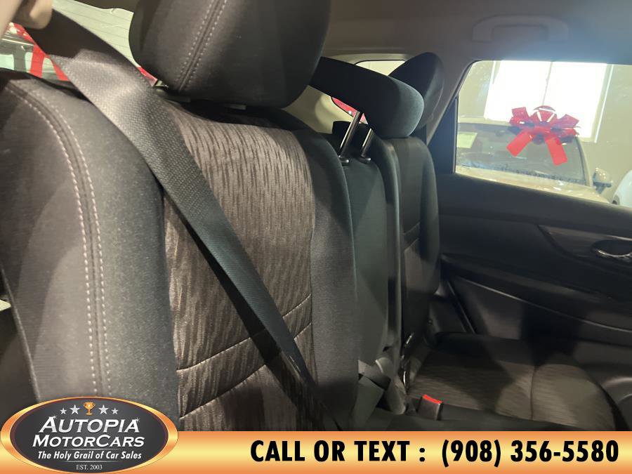 Used 2017 Nissan Rogue SV image 16