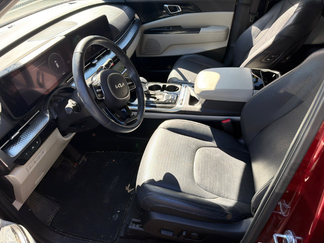 Used 2023 Kia Carnival SX Prestige FWD image 4