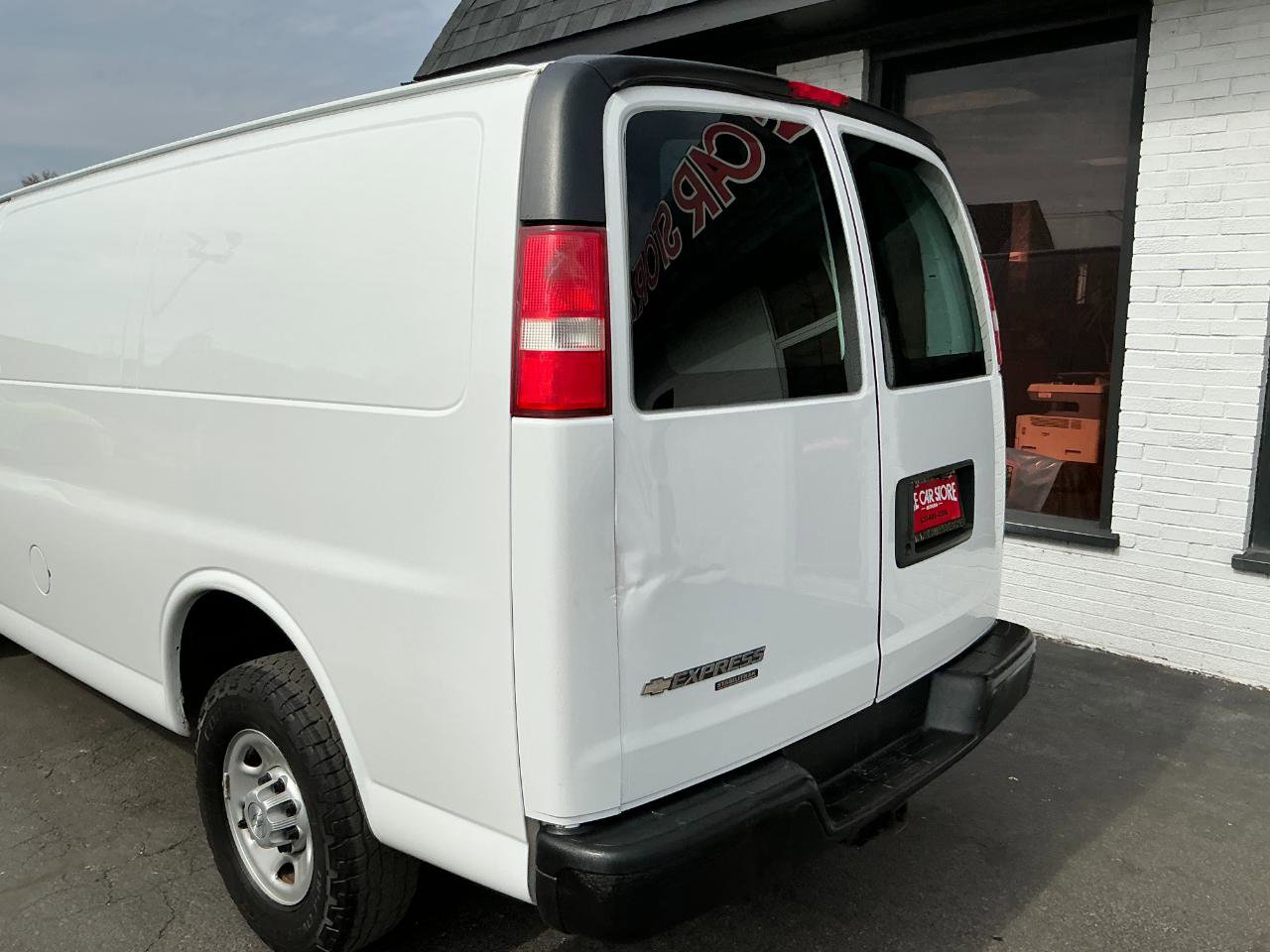 Used 2016 Chevrolet Express 2500 image 26