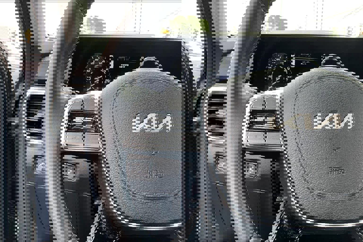 Used 2024 Kia Telluride SX Prestige w/ Towing Package image 20