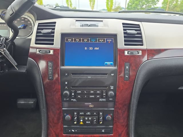 Used 2010 Cadillac Escalade ESV Premium AWD/4WD image 23