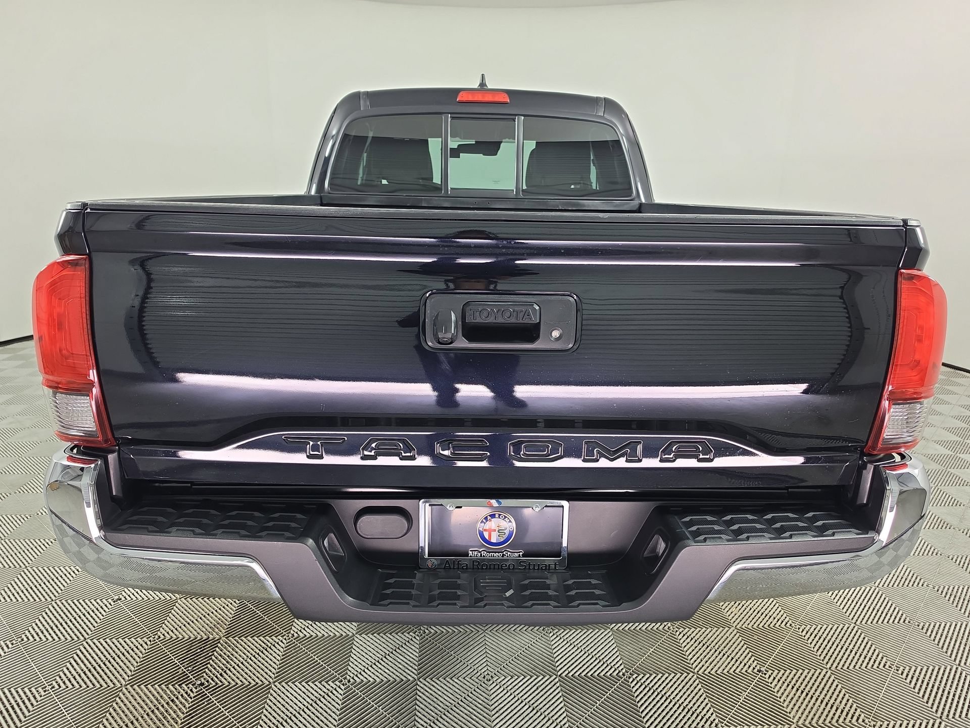 Used 2022 Toyota Tacoma SR5 w/ SR5 Appearance Package (SM) RWD image 6