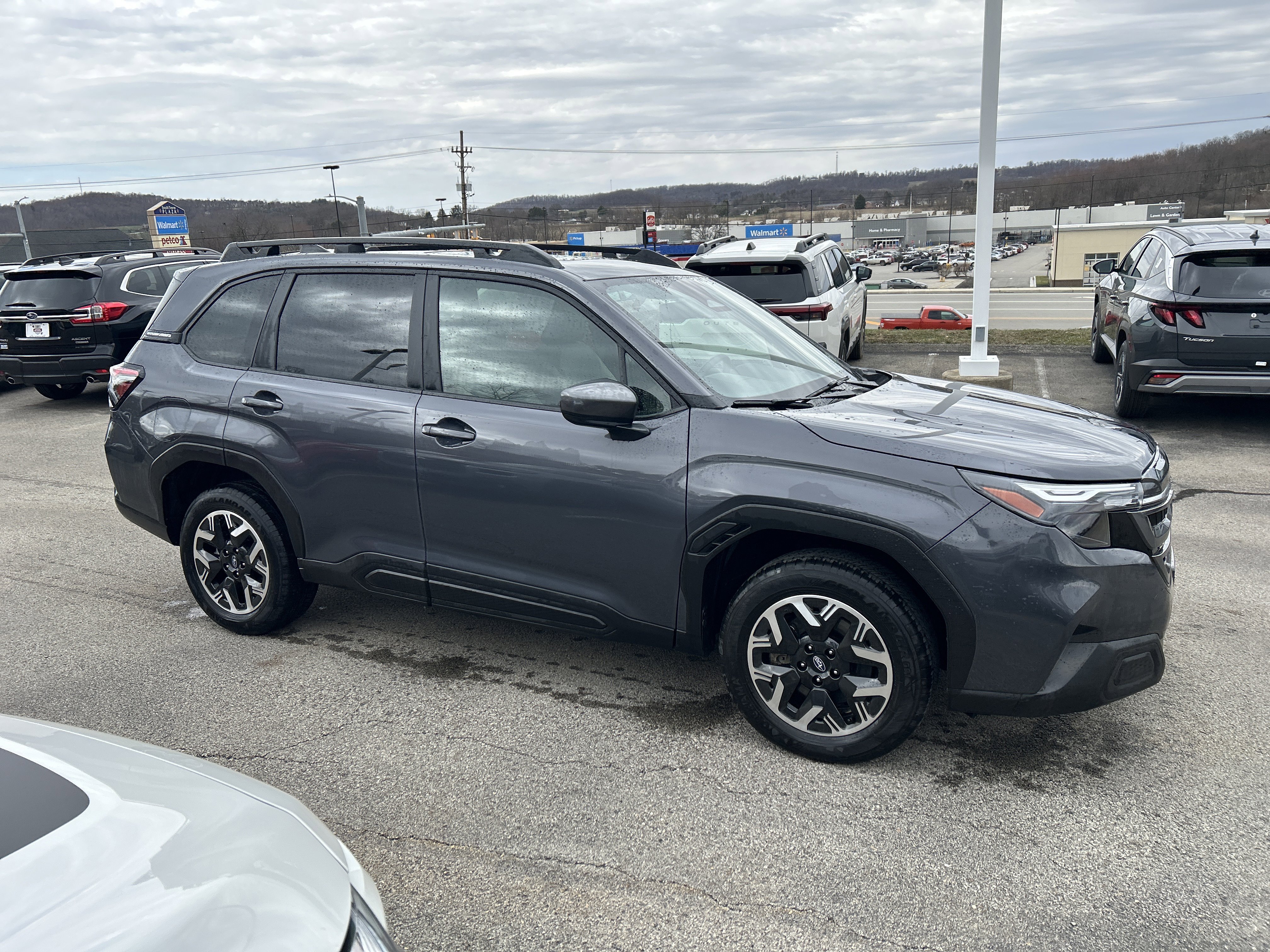Used 2025 Subaru Forester Premium w/ Convenience Package #1 image 3