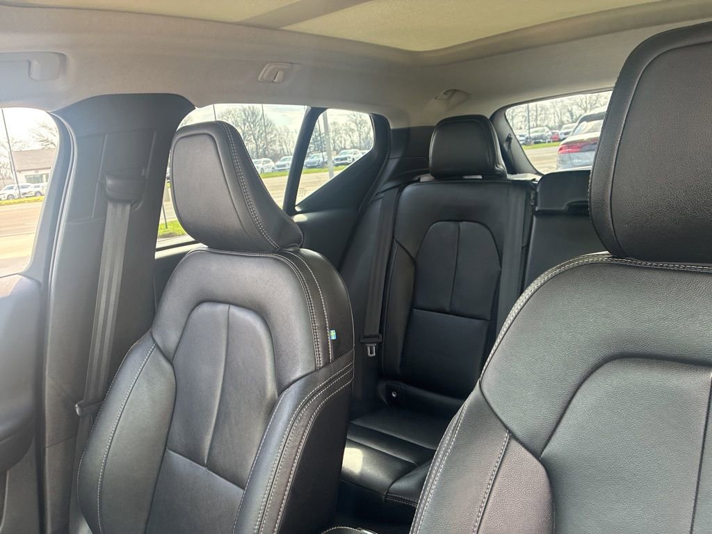 Used 2020 Volvo XC40 T5 Momentum image 8